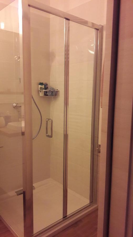 Liliom Apartment With Free Parking Space บูดาเปสต์ ภายนอก รูปภาพ